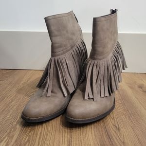 Very Volatile Khloe Fringe Western Ankle Boots | Size 8